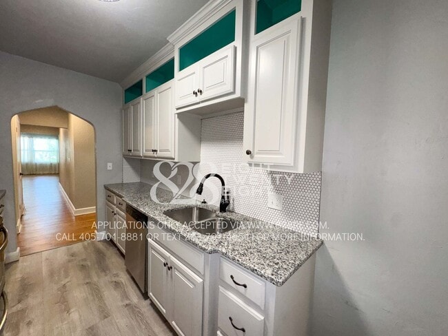Building Photo - Updated 2 Bed/1.5 Bath Historic Property L...