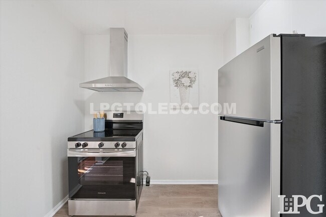 Building Photo - 3430 Anderson Pkwy