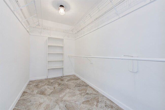 Building Photo - 17930 Seven Pines Dr