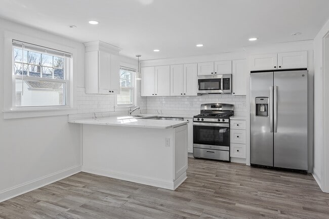 Open Large Kitchen - 13 Willow St