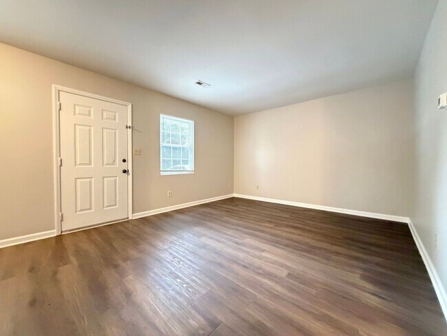 Building Photo - 221 Quintas Ave