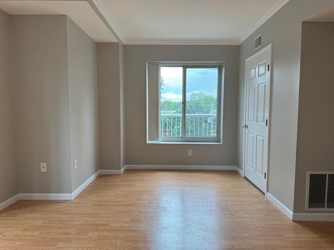 Building Photo - 1 Cityview Ln