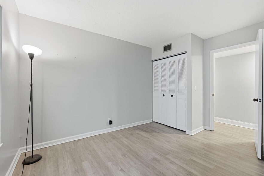 Building Photo - 1104 Green Pine Blvd