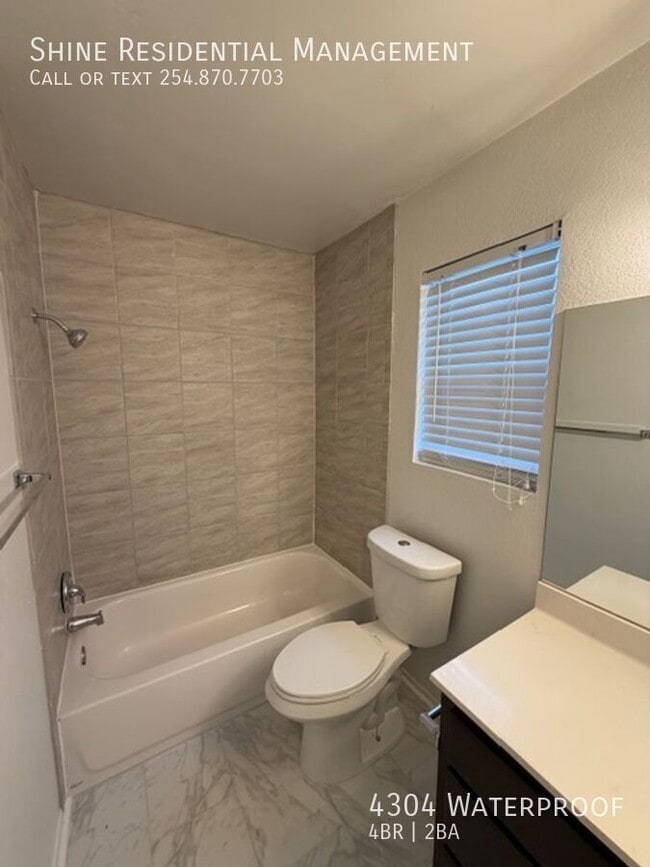 Building Photo - 4304 Waterproof-