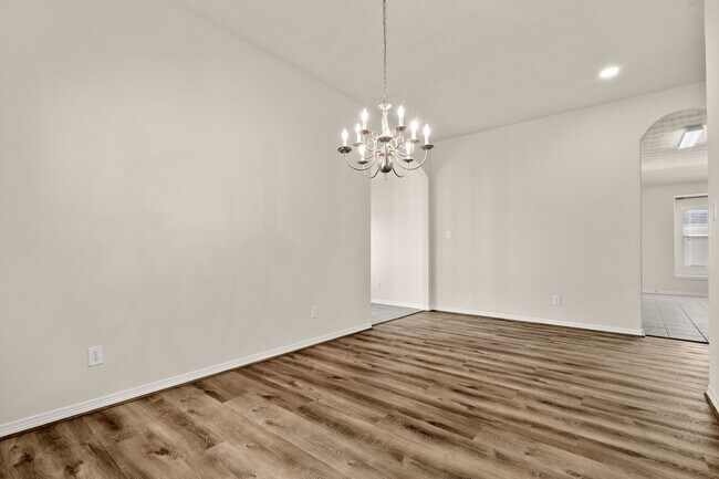 Building Photo - 2302 Oakleaf Hills Cir