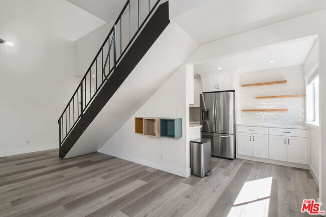 Building Photo - 1339 N Columbus Ave