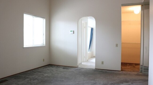 Building Photo - 3591 Woodley Dr