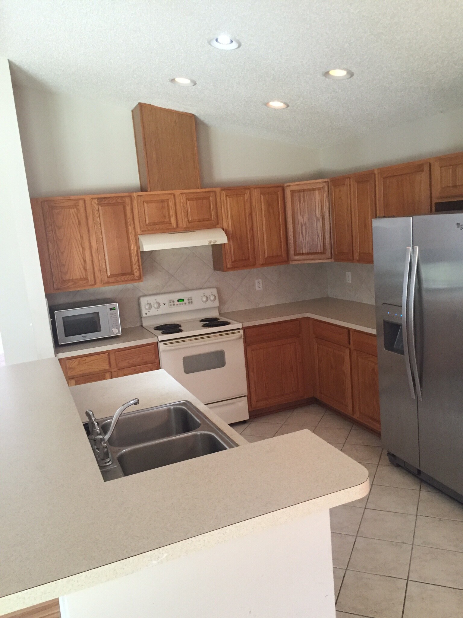 Kitchen (granite counters pending) - 808 South Edenbridge Way