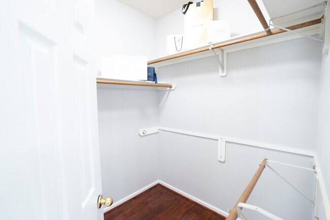 Building Photo - 1123 Woodley Bend