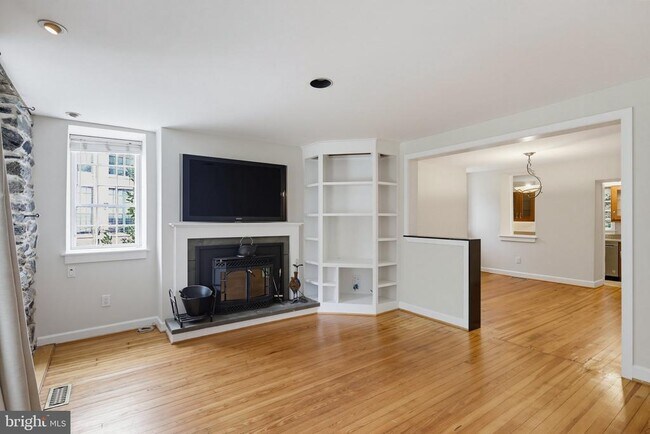 Building Photo - 871 Oella Ave