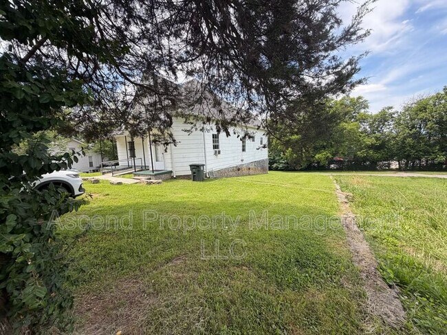 Building Photo - 3503 Dodson Ave