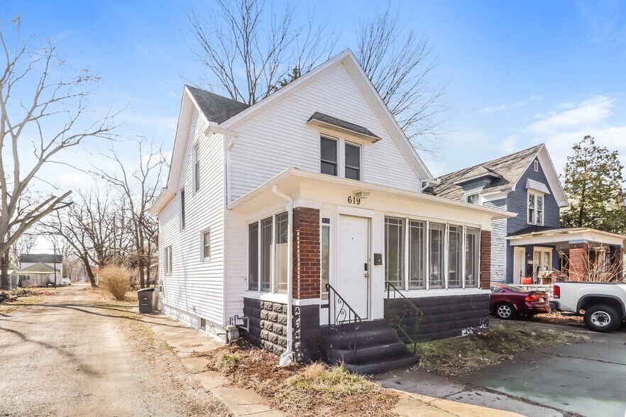 Building Photo - 619 W Cleveland Ave