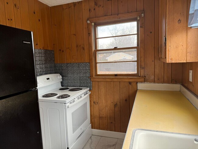 Building Photo - 221 Taylor St