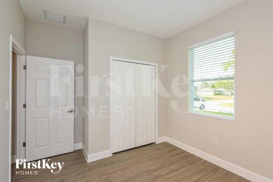 Building Photo - 216 Titan Rd SE