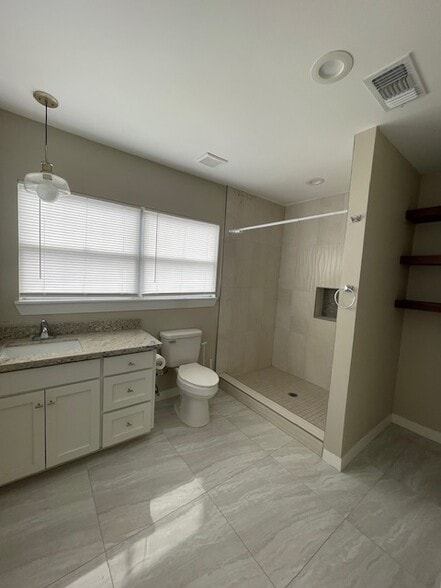 Master Bath with large shower - 1809 N Broadway St