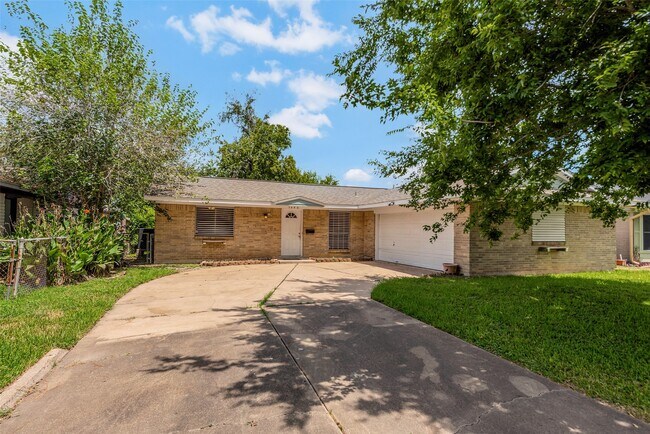 Primary Photo - 7422 Oriole St