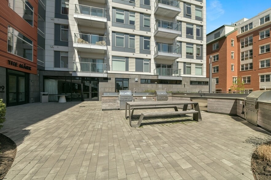 Building Photo - 98 Sumner St