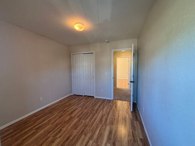 Building Photo - 4 Bedroom, 3.5 Bathroom Home with A/C! - A...