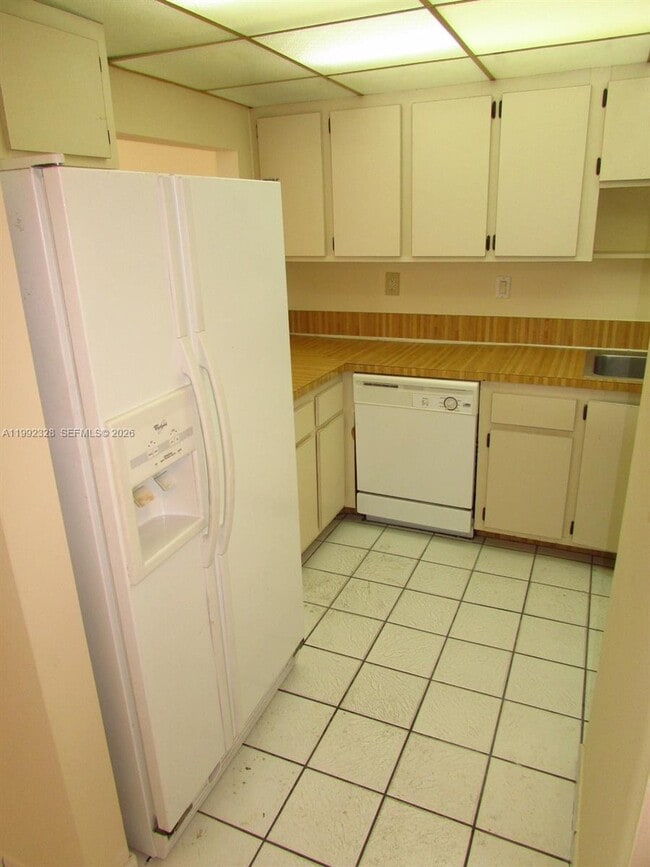 Building Photo - 10090 NW 80th Ct