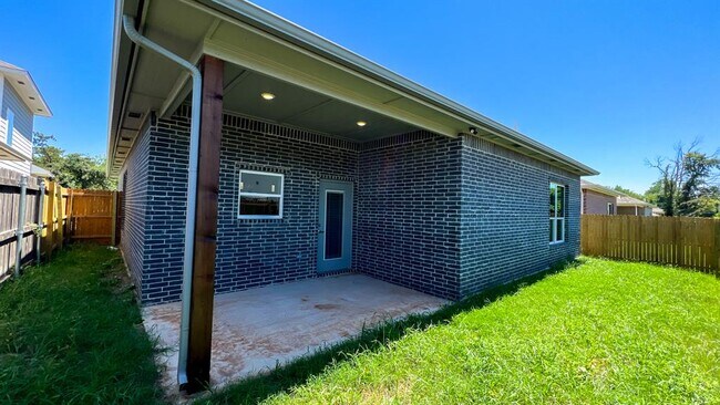 Building Photo - 605 Remington Ave