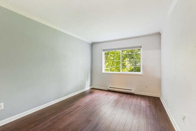 Building Photo - 2760 76th Ave SE