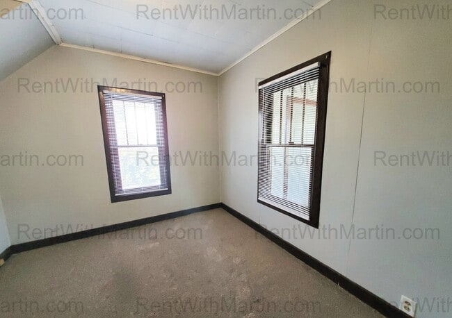 Building Photo - 229 Linden Ave