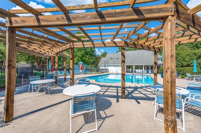 Building Photo - 104 Kensington St