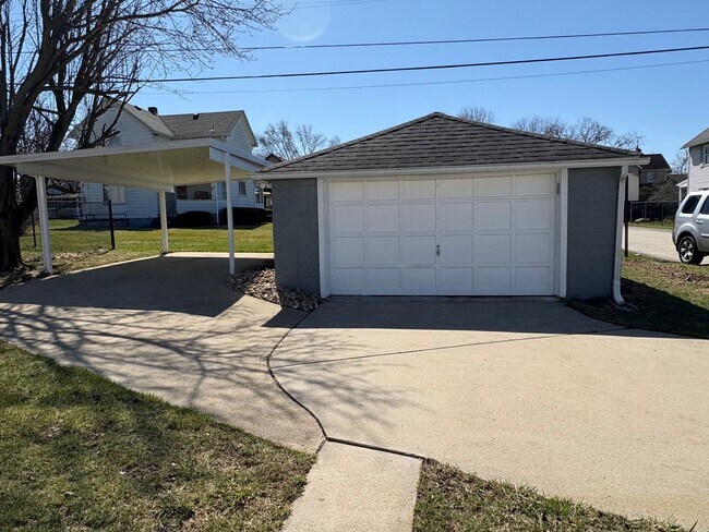 Building Photo - BEAUTIFULLY UPDATED 2 Bedroom / 1.5 Bath home in Penn Trafford School District