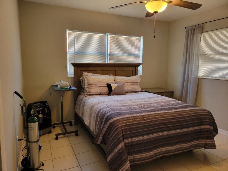 Guest - 221 Cape Coral Pky E
