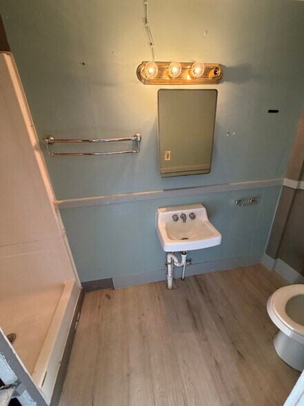 Building Photo - 22 Pleasant St