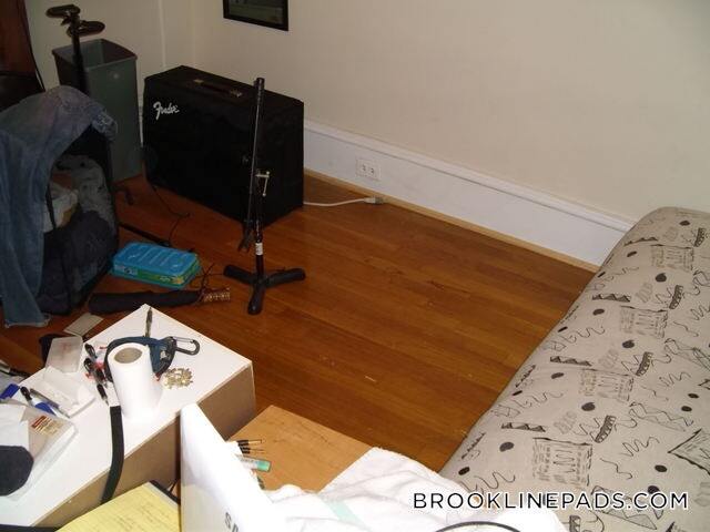 Building Photo - 208 Winthrop Rd