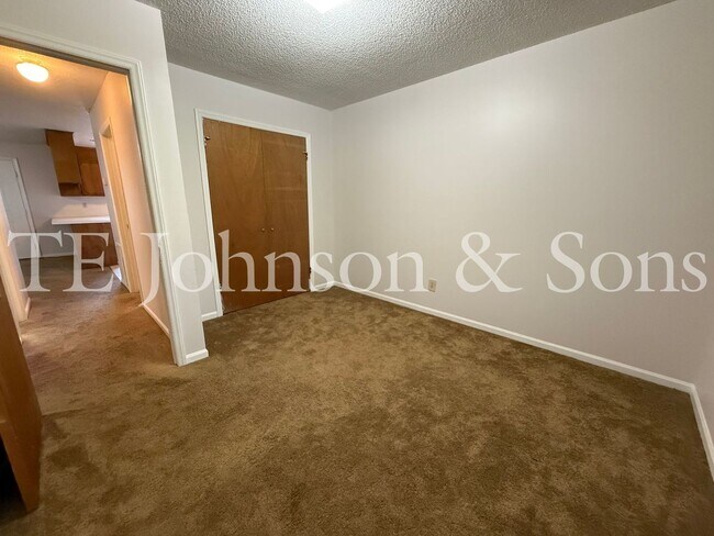 Building Photo - 2570 Green Oaks Ct SE