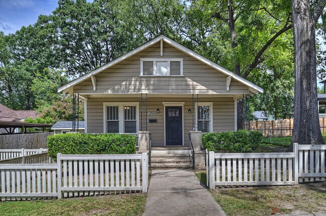 Building Photo - 1009 Grace St