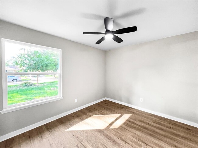 Building Photo - 4926 Adonis Dr
