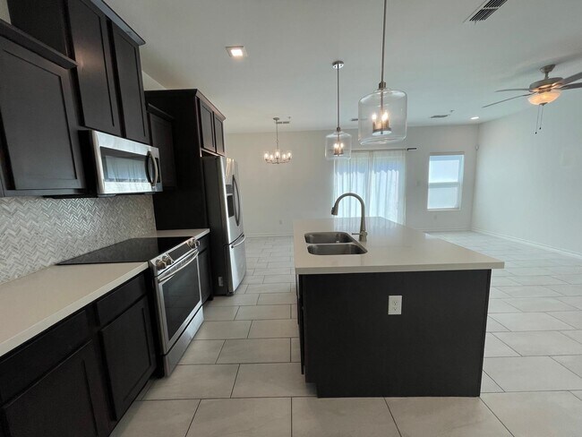 Building Photo - 9917 Bijan Dr