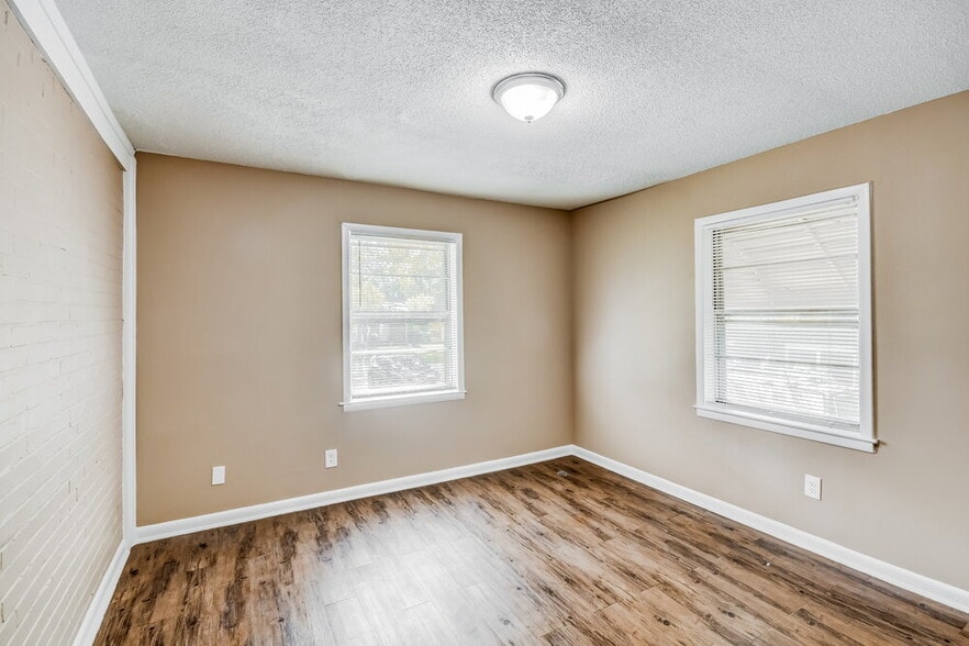 Building Photo - 111 Meadowood Ave