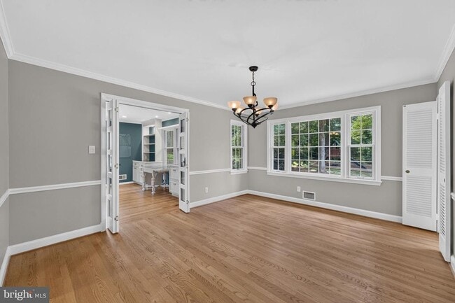 Building Photo - 6443 Walters Woods Dr