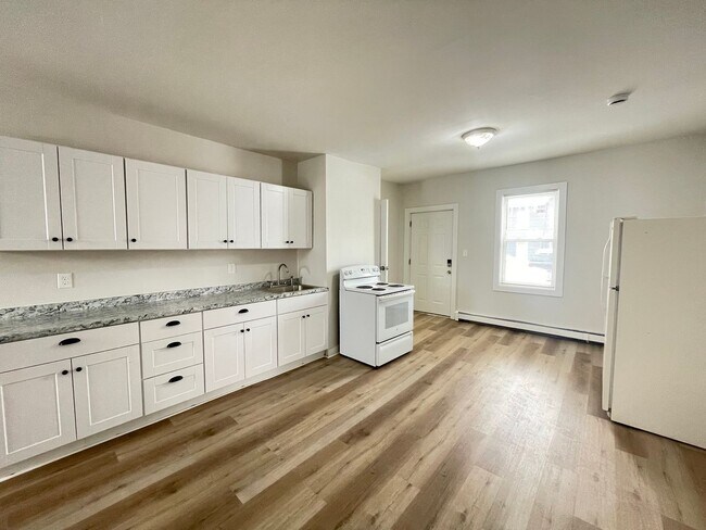 Building Photo - 124 Beech St