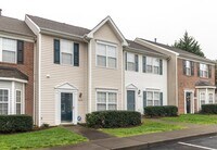 Building Photo - Spacious, well-kept 3 bedroom N Raleigh townhome with fenced back area!