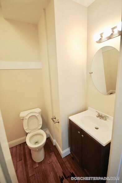 Building Photo - 139 E Cottage St