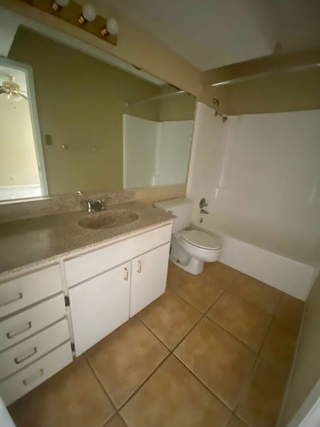 Building Photo - K002 - Pointe #61