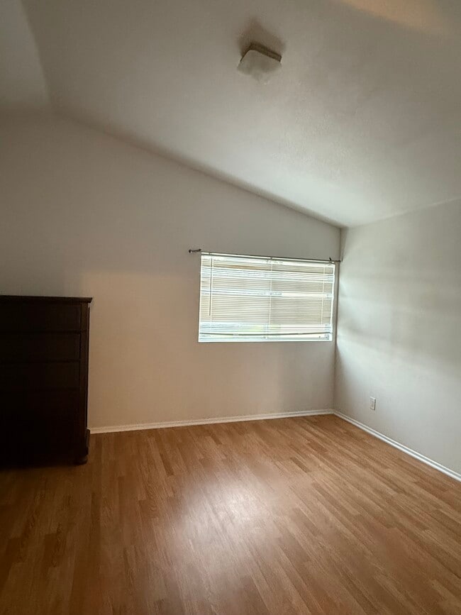 Building Photo - 2466 Robert Rd