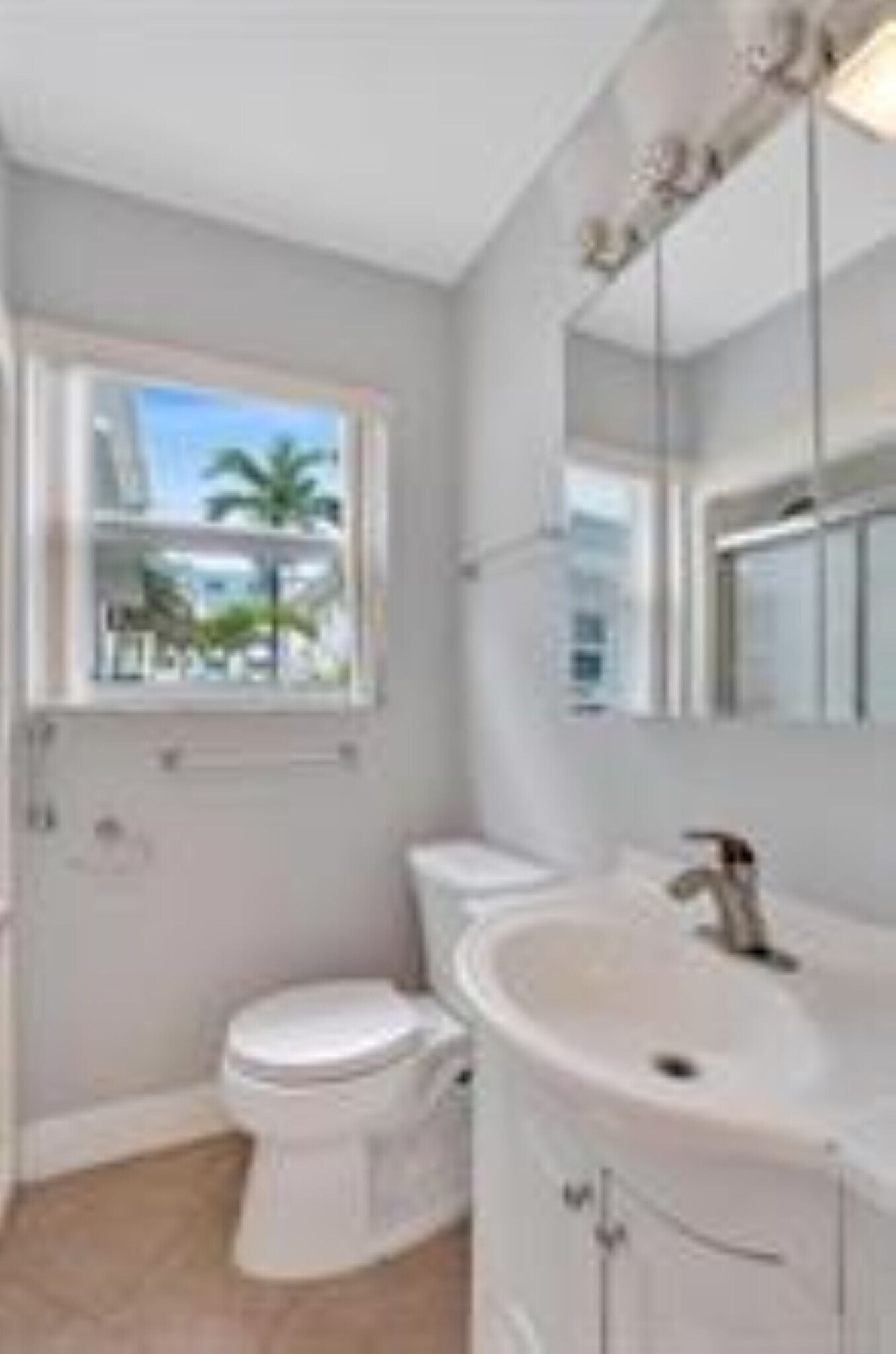Building Photo - 4228 N Ocean Dr