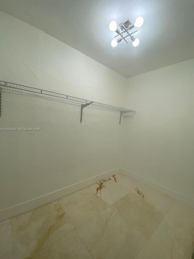 Building Photo - 10901 N Kendall Dr