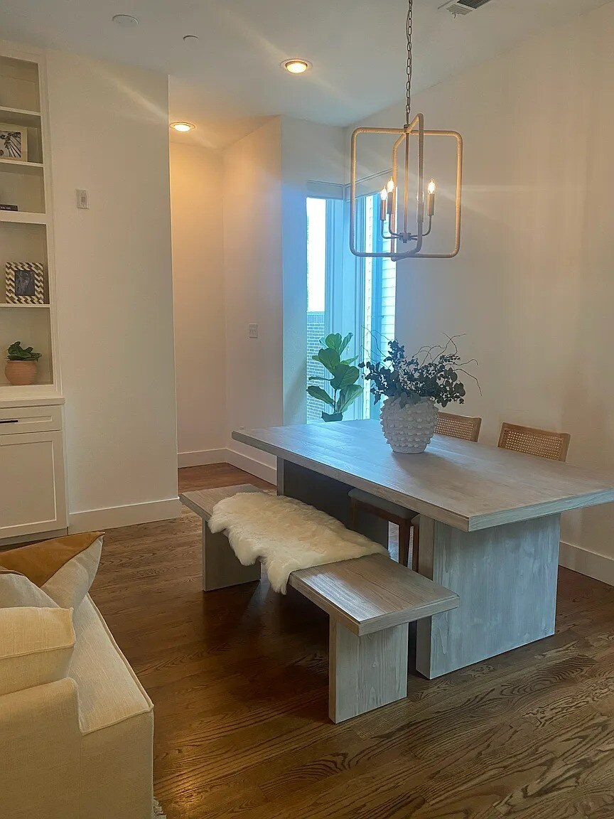 Building Photo - 5705 Bryan Pky