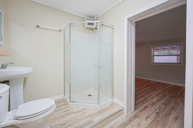 Building Photo - 1504 W 13th St