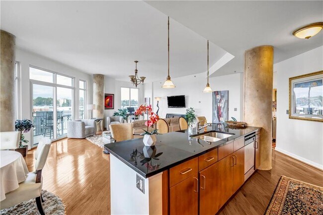 Building Photo - 711 Cosmopolitan Dr NE