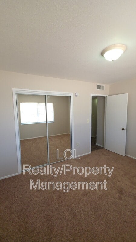 Building Photo - 27131 Pinehurst Rd