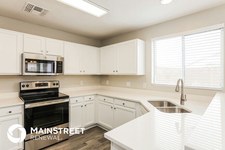 Building Photo - 12622 W Paradise Dr