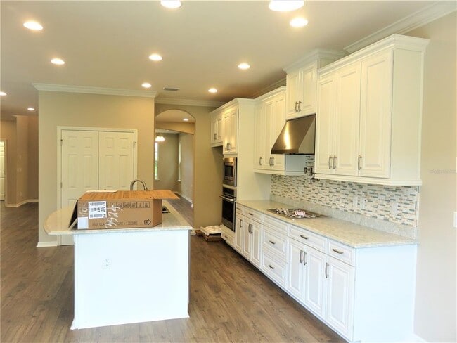 Building Photo - 8828 Tropical Palm Dr